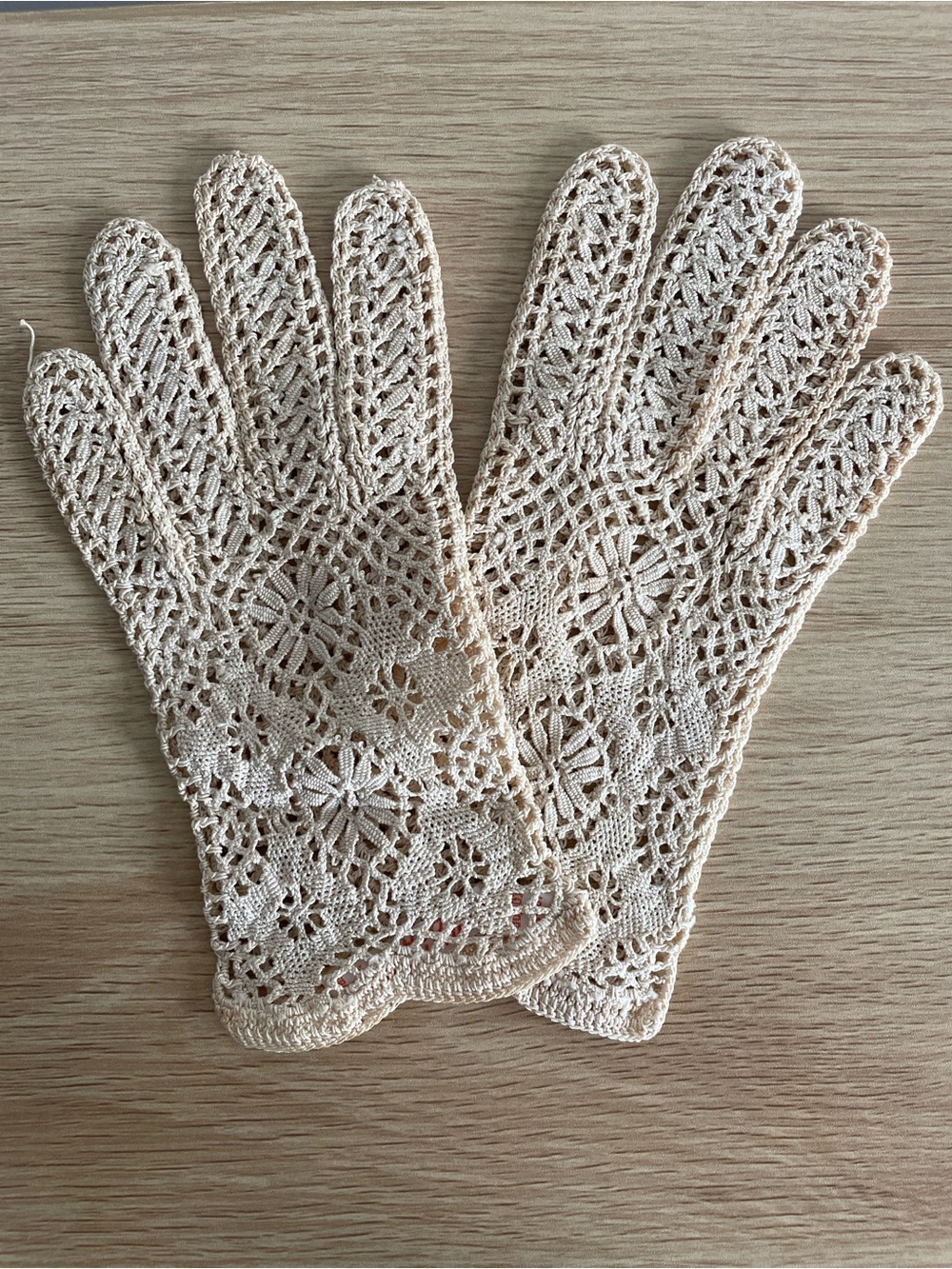 Antique handmade crocheted cotton lace gloves 40s 50s bridal wedding vintage